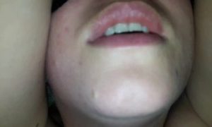 2maskcouple-Echter-POV-Sehr-heiss-Sperma-in-die-dicken-Lippen.jpg