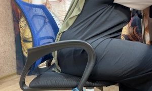 AliceHome-Die-arabische-Frau-einer-Freundin-wurde-bei-der-Arbeit.jpg