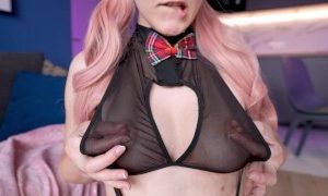 emily-bee-Nippel-Squirt-Comp-20-Schulmaedchen-Edition.jpg
