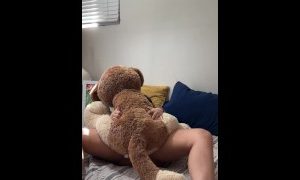 littlelaine-MOLLIGES-MAeDCHEN-BUCKELT-TEDDY.jpg