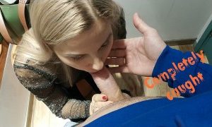 sexyoks-In-der-Umkleidekabine-waehrend-eines-Blowjobs-erwischt-Letty.jpg