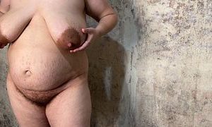 MariLewdVi: Perverse MILF-Frau neckt dich in altem, verlassenem Haus!